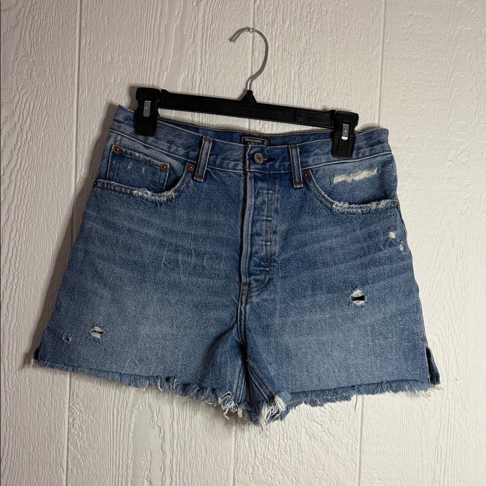 Abercrombie & Fitch 4” high rise size 6 Blue Jean Shorts